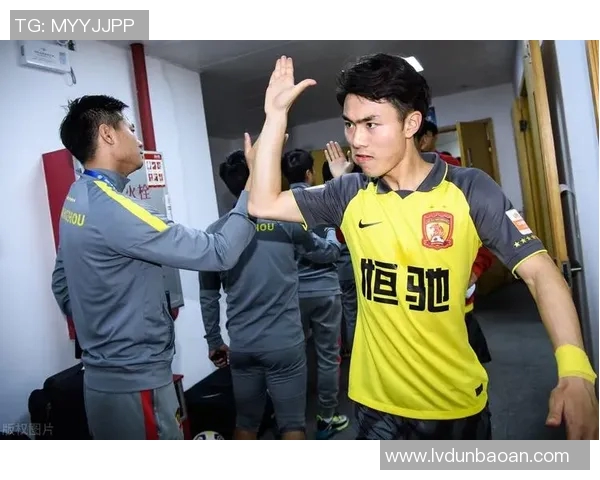 深圳篮球队耐力争议引发热议球迷与专家各抒己见探讨球队表现 深圳篮球队耐力争议引发热议球迷与专家各抒己见探讨球队表现