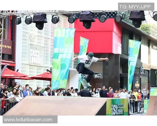 与刘敏畅谈滑板生涯的点滴与梦想探索之旅 与刘敏畅谈滑板生涯的点滴与梦想探索之旅