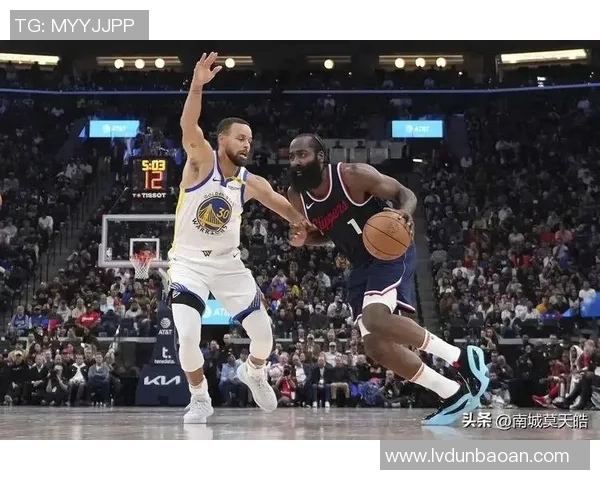 勇士与活塞激战12月2日NBA赛场精彩对决回顾与分析 勇士与活塞激战12月2日NBA赛场精彩对决回顾与分析