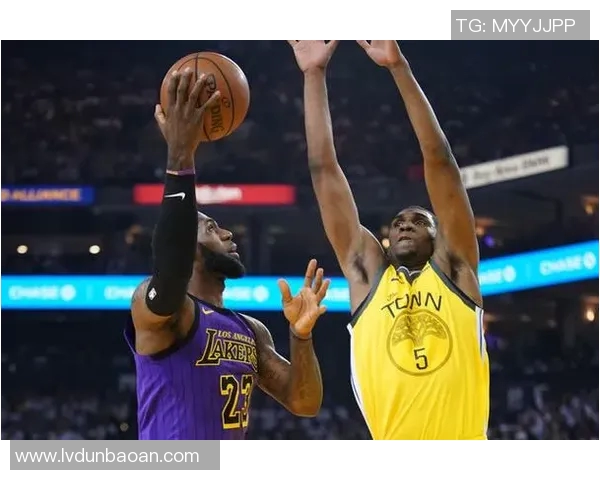 湖人勇士对决回顾2018年圣诞大战精彩瞬间与球员表现分析