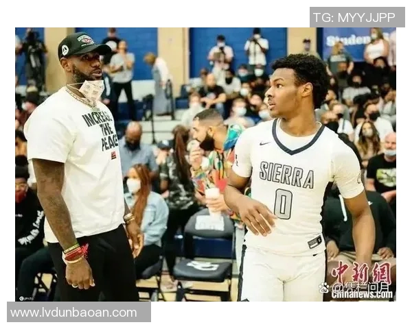 詹姆斯父子同台的历史时刻布朗尼正式宣布参加NBA选秀