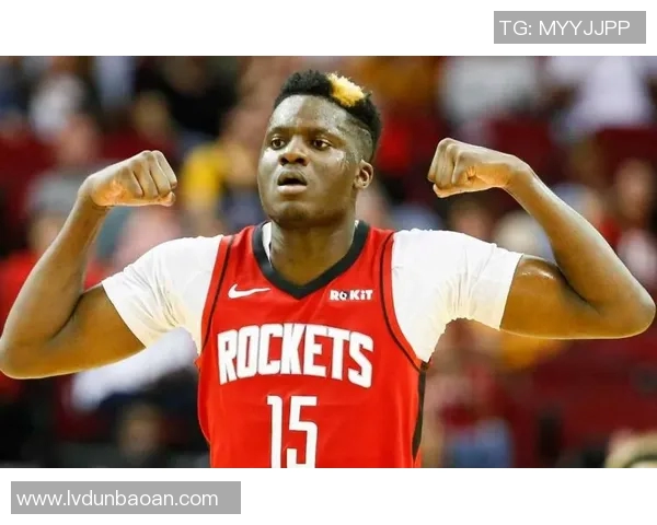 克林特卡佩拉如何在NBA赛场上展现出色的篮板能力与防守技巧