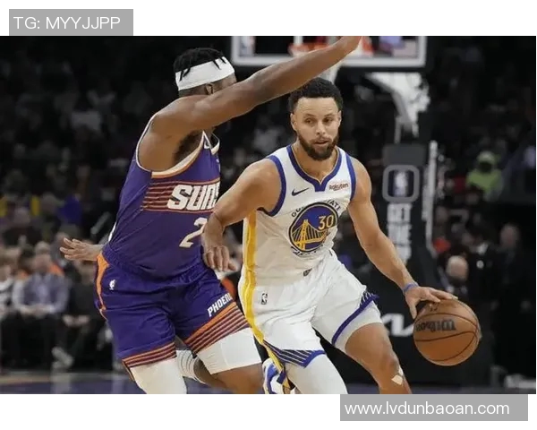 猛龙勇士激战正酣直播360全景呈现精彩瞬间与赛场热情 猛龙勇士激战正酣直播360全景呈现精彩瞬间与赛场热情