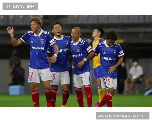 神户顺利主场迎战横滨水手争夺联赛关键三分的激烈对决